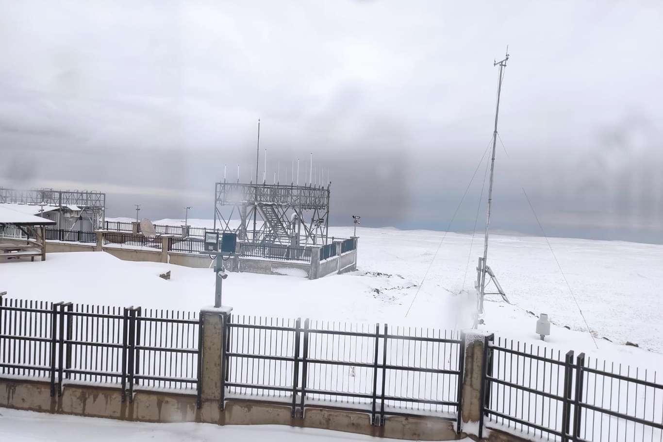 Karacadağ’a mevsimin ilk karı düştü